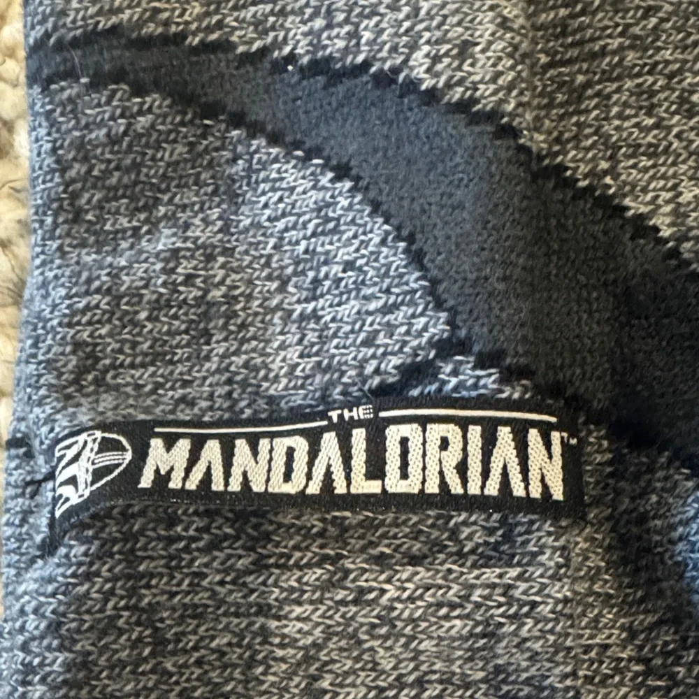 Star Wars Mandalorian Kids Beanie in Gray and Black